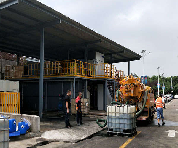 工業(yè)廢水處理現(xiàn)場 工業(yè)廢水處理現(xiàn)場