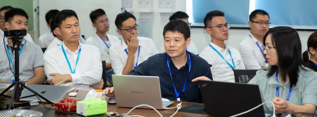 安峰年中優(yōu)秀員工表彰大會(huì) 安峰年中優(yōu)秀員工表彰大會(huì)